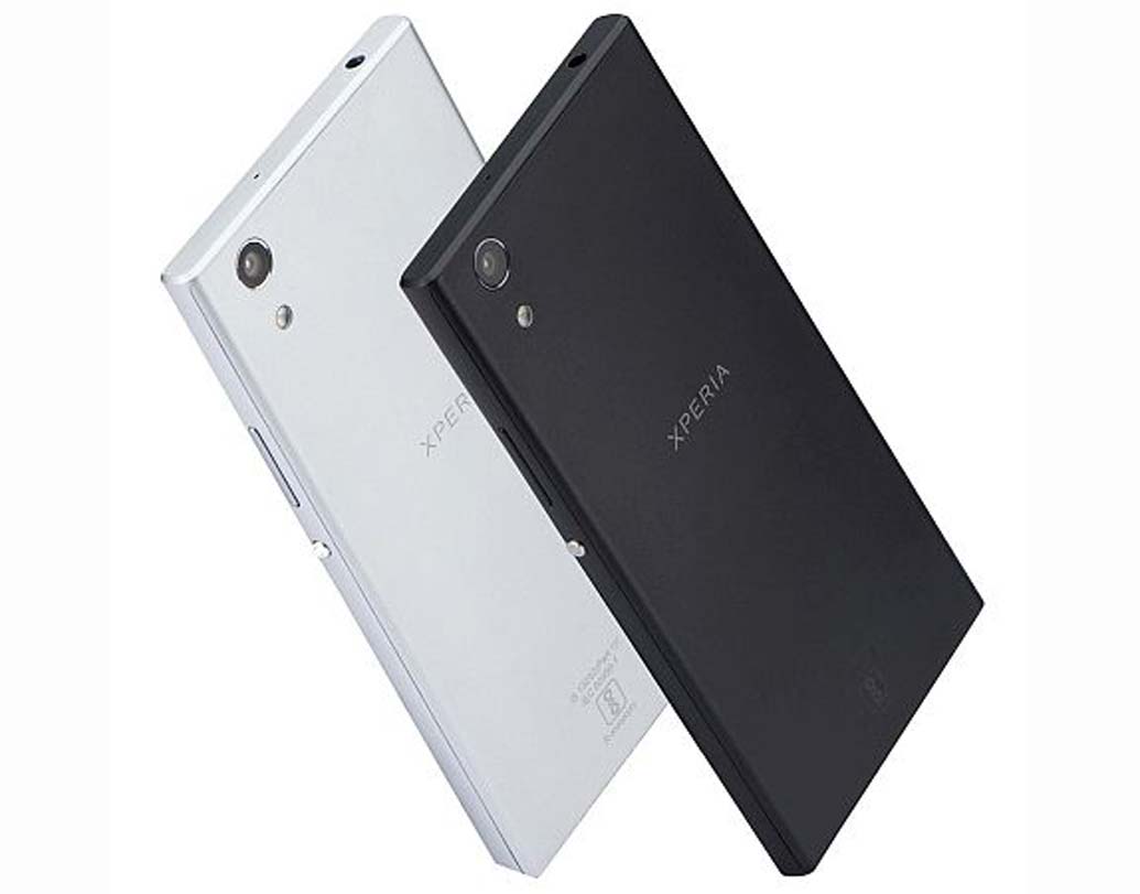 সোনি এক্সপেরিয়া আর ওয়ানে রযেছে বিল্ট ইন মেমরি ১৬ জিবি। যা মাইক্রোএসডি কার্ডের মাধ্যমে ১২৮ জিবি পর্যন্ত বাড়িয়ে নেওয়া যাবে।