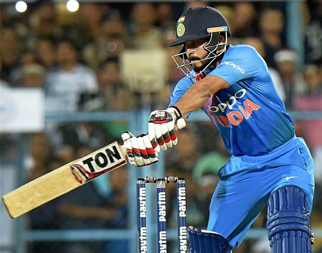 কেদার যাদব: ফের এক বার সুযোগ দেওয়া হল কেদারকে।