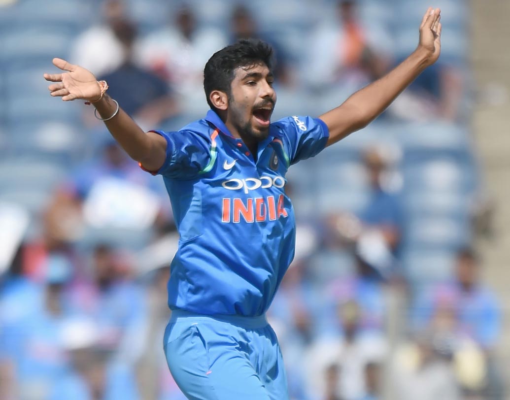 জসপ্রীত বুমরা: বহু দিন আন্তর্জাতিক ক্রিকেট খেললেও এখনও বুমরার অ্যাকশান ঠিক মতো ধরতে পারেননি অনেক ব্যাটসম্যানই। ফলে বুমরা এখনও ভারতের সারপ্রাইজ প্যাকেজ।