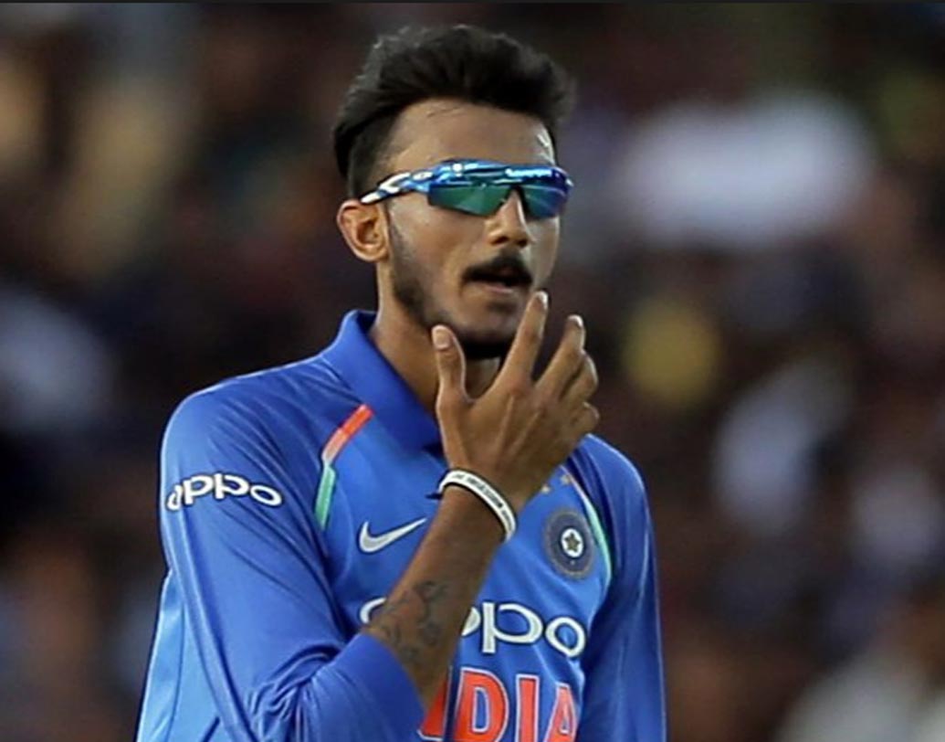 অক্ষর পটেল: আগের ম্যাচে ভাল পারফরম্যান্সের সুবাদে তৃতীয় ওয়ান ডেতেও দলে রয়েছেন অক্ষর।