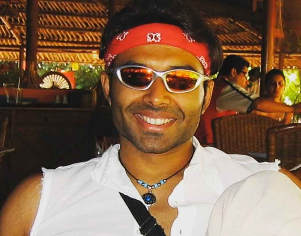 উদয় চোপড়া: বলি সেলেব উদয় চোপড়াকে চেনেন তো? এই ছবি নাকি উদয়ের ছোটবেলার ছবি। যখন তাঁর বয়স নাকি বছর চোদ্দ। না, আমি বলিনি। ইনস্টাগ্রামে ছবি পোস্ট করে স্বয়ং অভিনেতা এই দাবি করেছেন। তারপর? টুইটারে এখন ট্রোলড সেলেবদের তালিকায় নিজের আসন পাকা করে ফেলেছেন উদয়। দেখুন, চমকে যাবেন আপনিও।