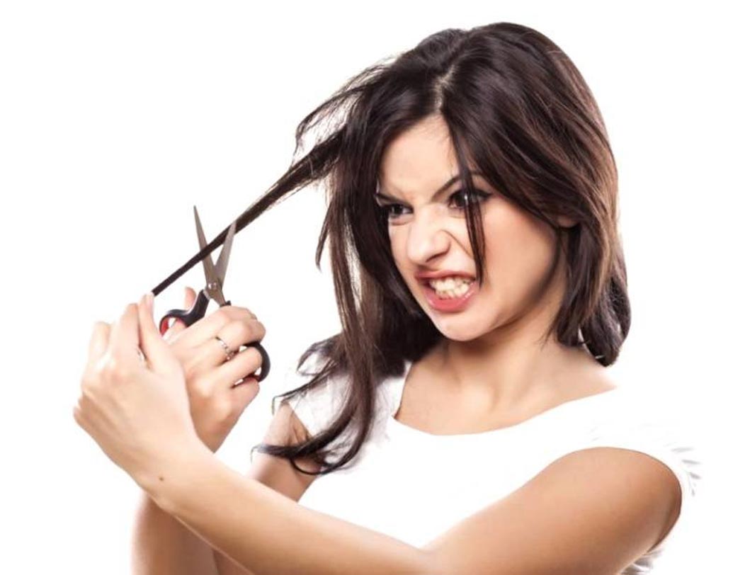 শেটোফোবিয়া: চুল দেখলেই ভয় পান কিছু মানুষ। সাধারণত চুল থেকে বা লোমশ মানুষ সংক্রান্ত কোনও ভয়ের স্মৃতির কারণেই এমনটা হয়ে থাকে।