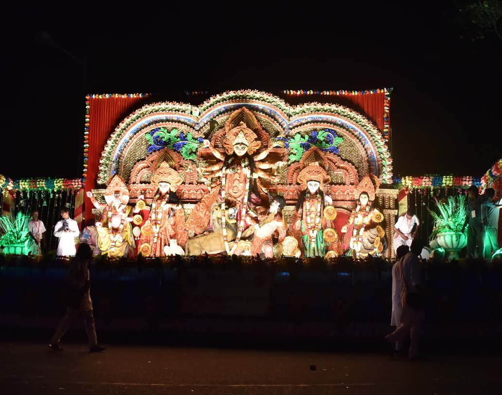 গত বছরের প্রায় দ্বিগুণ, ৬৮টি পুজো কমিটি অংশ নেয় এই বিশেষ শোভাযাত্রায়।