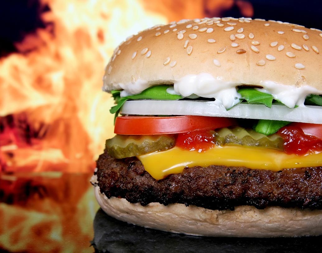 পুষ্টিকর খাবারের পরিবর্তে ভাজাভুজি, ফাস্ট ফুড বেশি খেলে আচমকা স্ট্রোক হওয়ার চান্স বাড়ে। (২৩%)