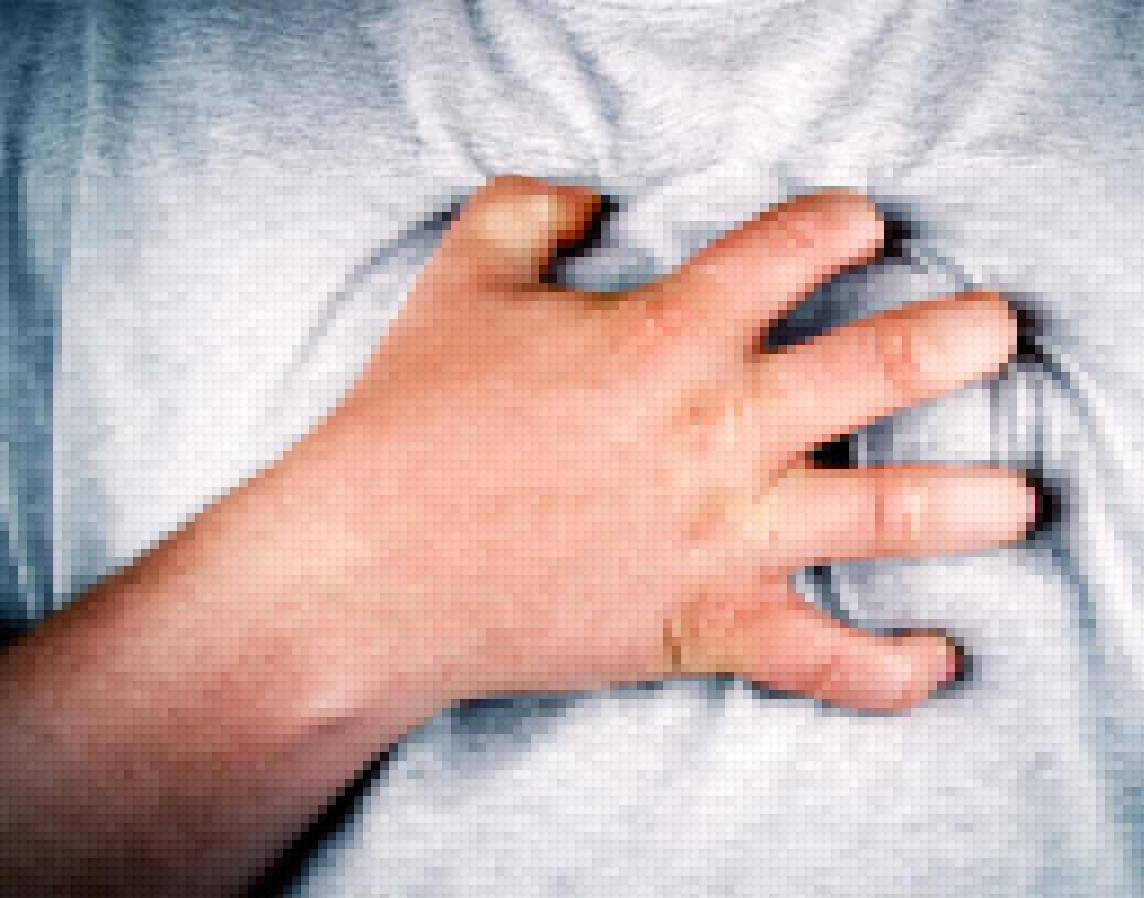 হার্টের অসুখ থাকলে ব্রেন স্ট্রোকের ঝুঁকি বেশি।