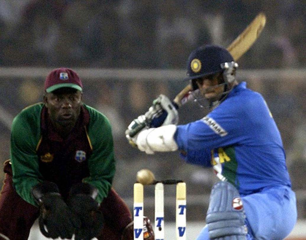 রাহুল দ্রাবিড়: ৩৪৪ ওডিআই ম্যাচে দ্রাবিড়ের রান ১০৮৮৯। রাহুলকেও ওপেনার রেখেছেন তিনি।