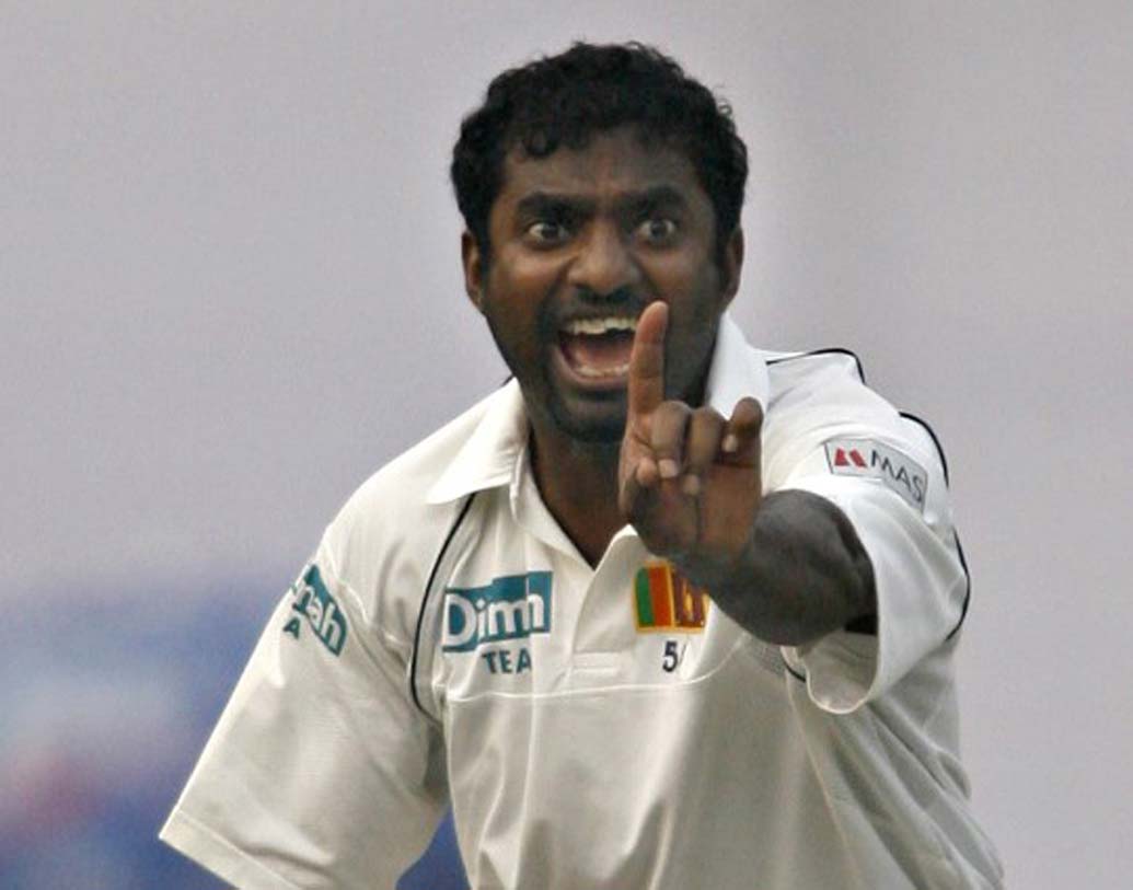 মুথাইয়া মুরলীধরন: ৩৫০টি ওডিআই ম্যাচে মুরলীর উইকেট ৫৩৪। ফলে ভিত্তোরির দলে মুরলীর জায়গা হওয়াটাই স্বাভাবিক।