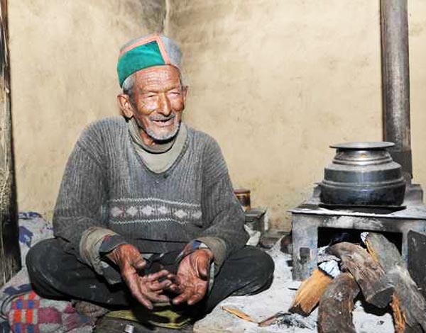 শ্যামসরণ ছিলেন পেশায় শিক্ষক। ১৯৭৫ সালে কর্মজীবন থেকে অবসর নেন তিনি। ২০১০ সালে দেশের তদানিন্তন জাতীয় নির্বাচন কমিশনার নবীন চাওলা নেগিকে অভিনন্দন জানাতে যান তাঁর গ্রামে। আর ২০১৪ সালে হিমাচলপ্রদেশ রাজ্য নির্বাচন কমিশন, নির্বাচন সম্পর্কে তরুণ ভোটারদের মধ্যে সচেতনতা সৃষ্টির জন্য অ্যাম্বাসাডর বাছেন শ্যামসরণ নেগিকে।