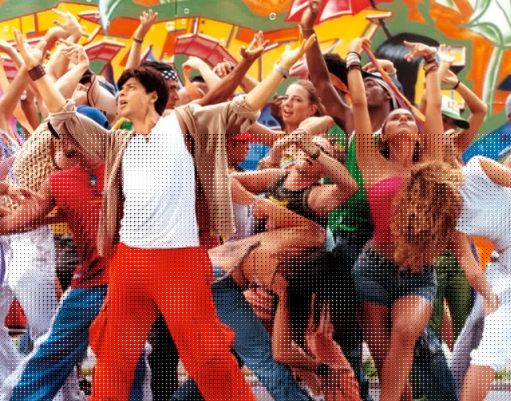 কর্ণ জোহরের পছন্দের গান ছিল রয় ওর্বিনসনের ‘প্রিটি উইমেন’ । এতটাই পছন্দের যে গানটি রিক্রিয়েট করার জন্য কর্ণ রয় ওর্বিনসনের অনুমতিও নিয়েছিলেন। ওর্বিনসন অনুমতি দেওয়ার পরই ‘কাল হো না হো’ তে ব্যবহৃত হয় ‘প্রিটি উইমেন’।