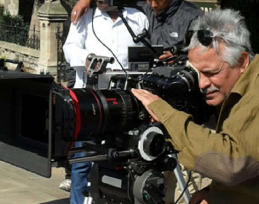 নয়নার বাবার চরিত্রে ছবিতে অভিনয় করেছেন ছবির চিত্রগ্রাহক অনিল মেহতা।