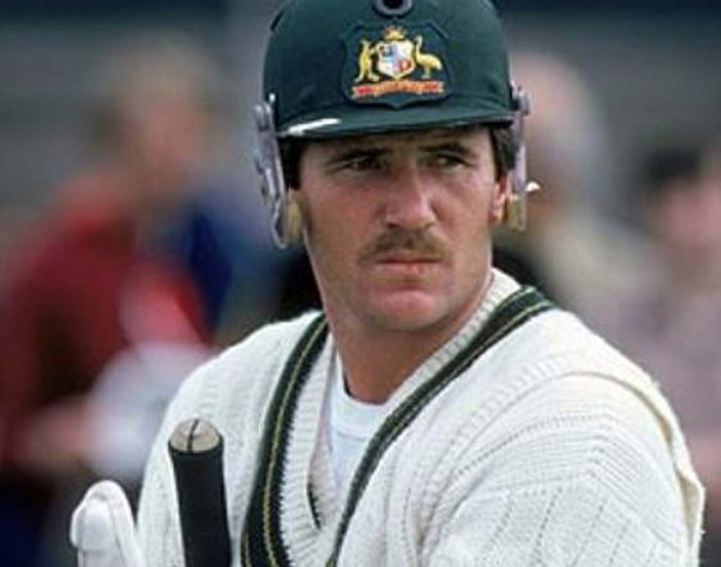 অস্ট্রেলিয়ার হয়ে ১৫৬টি টেস্ট খেলেছেন। আর তার মধ্যে ১৫৩টিই একটানা খেলার রেকর্ড রয়েছে অ্যালান বর্ডারের। তাঁর সময়ে ফিটনেস নিয়ে তেমন মাতামাতি না হলেও বড়সড় চোটের জন্য দল থেকে বাদ পড়েননি বর্ডার।