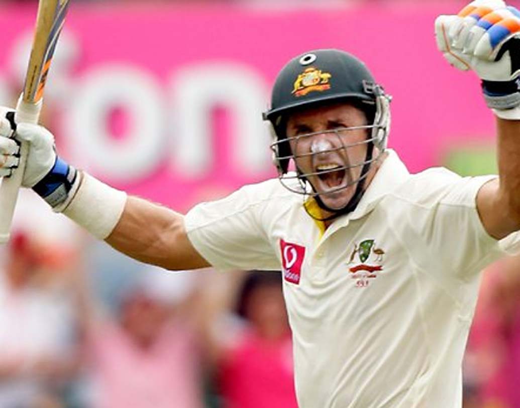 আট বছর ধরে একটানা ৭৯টি টেস্ট খেলে গিয়েছেন ‘মিস্টার ক্রিকেট’ মাইক হাসি।