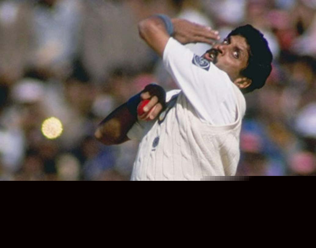 ফাস্ট বোলার হিসেবে ১৬ বছর ধরে আন্তর্জাতিক ক্রিকেট খেললেও মাত্র একটি টেস্ট খেলতে পারেননি কপিল দেব।  সেটাও চোটের জন্য নয়, পারফরম্যান্সের জন্য দল থেকে বাদ পড়েছিলেন তিনি।