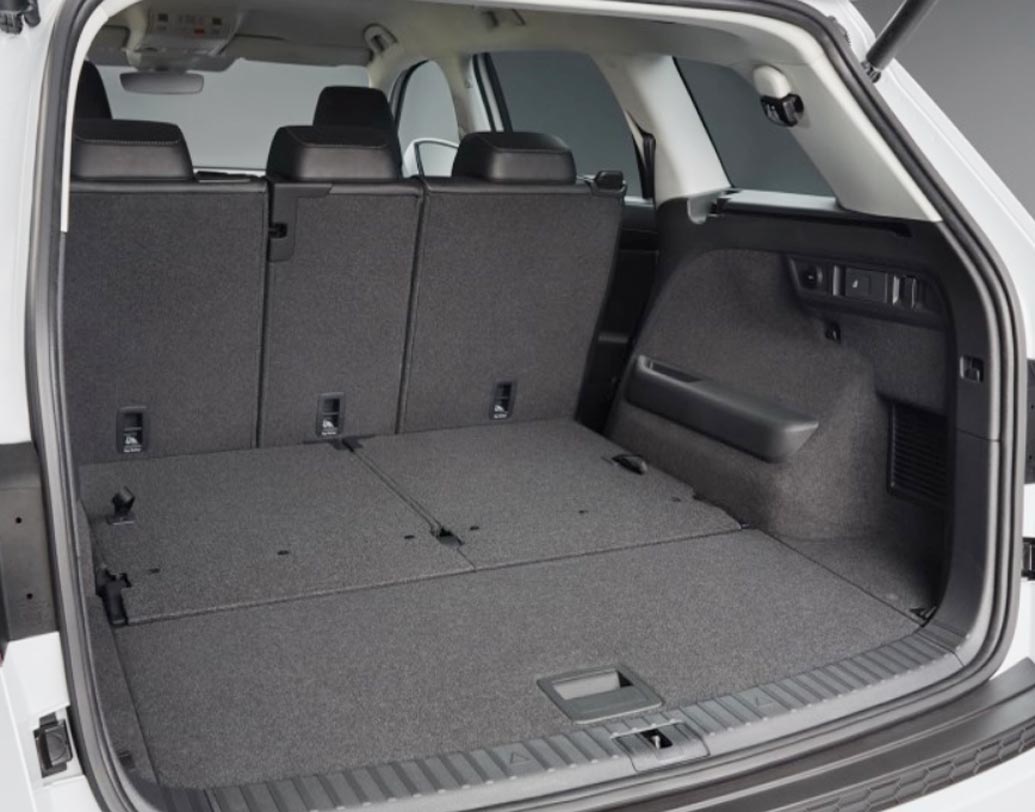 ‘স্কোডা কোডিয়াক’-এ রয়েছে ইলেক্ট্রনিক চাইল্ড লক ডোর যা নিয়ন্ত্রিত হবে গাড়ির চালকের মাধ্যমেই।