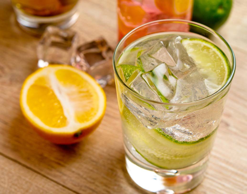 টনিক ওয়াটার: শরীর চাঙ্গা রাখতে নিয়মিত টনিক ওয়াটার খান কি? জানেন, যৌন মিলনের জন্য টনিক ওয়াটার কতটা খারাপ? এই পানীয়ে থাকে রাসায়নিক, যা দেহ মনকে সতেজ রাখলেও কমিয়ে দেয় শুক্রানুর পরিমাণ। হজম প্রক্রিয়াকেও ব্যহত করে এই পানীয়।