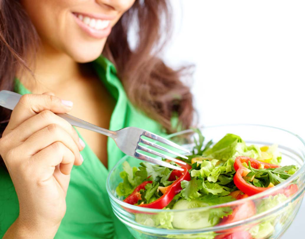 বাঁধাকপি, ব্রকোলি এবং ফুলকপি—এই জাতীয় সবজি মিলনের আগে একেবারেই নয়। কারণ এর মধ্যে থাকা অতিরিক্ত শর্করা পরিপাক হতে অনেক সময় লাগে। তাছাড়া এই সবজিগুলি খেলে দেহে মিথেন, কার্বন ডাই অক্সাইড এবং হাইড্রোজেন তৈরি হয় যা হজম প্রক্রিয়াকে অনেক কমিয়ে দেয়। ফলে মিলনের ইচ্ছা কমে যায়।