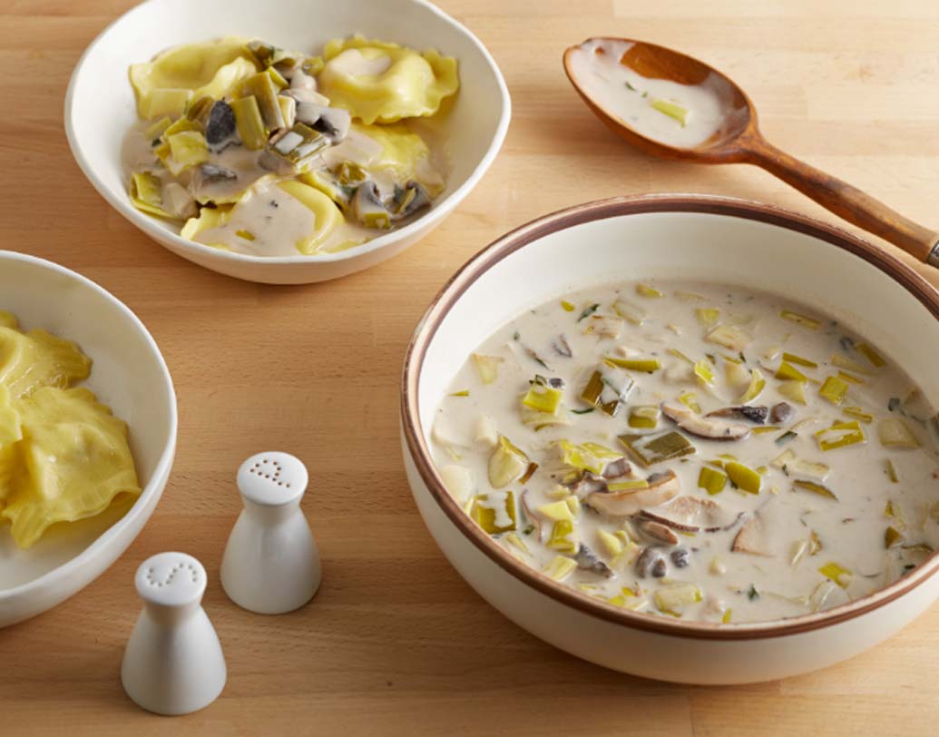 পাস্তা এবং সস: পাস্তা বা যে কোনও ক্রিম দেওয়া সস খেলে শরীরে গ্লুকোজ এবং ফ্যাটের মাত্রা অনেক বেড়ে যায়। মিলনে অংশ নেওয়া হরমোনগুলি দুর্বল হতে থাকে।