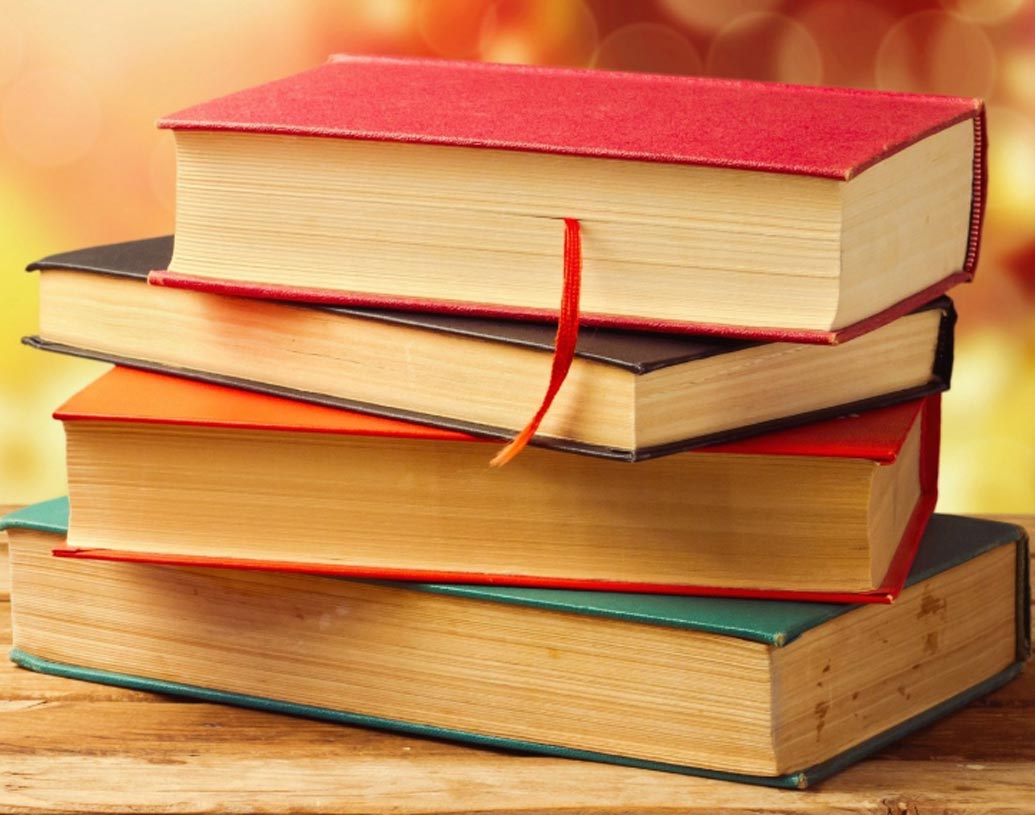 বই: স্মার্টফোন যদি সঙ্গে থাকে, কষ্ট করে বই নিয়ে ব্যাগ ভারী করবেনই বা কেন! ফোনেই পড়ে নিন বই।