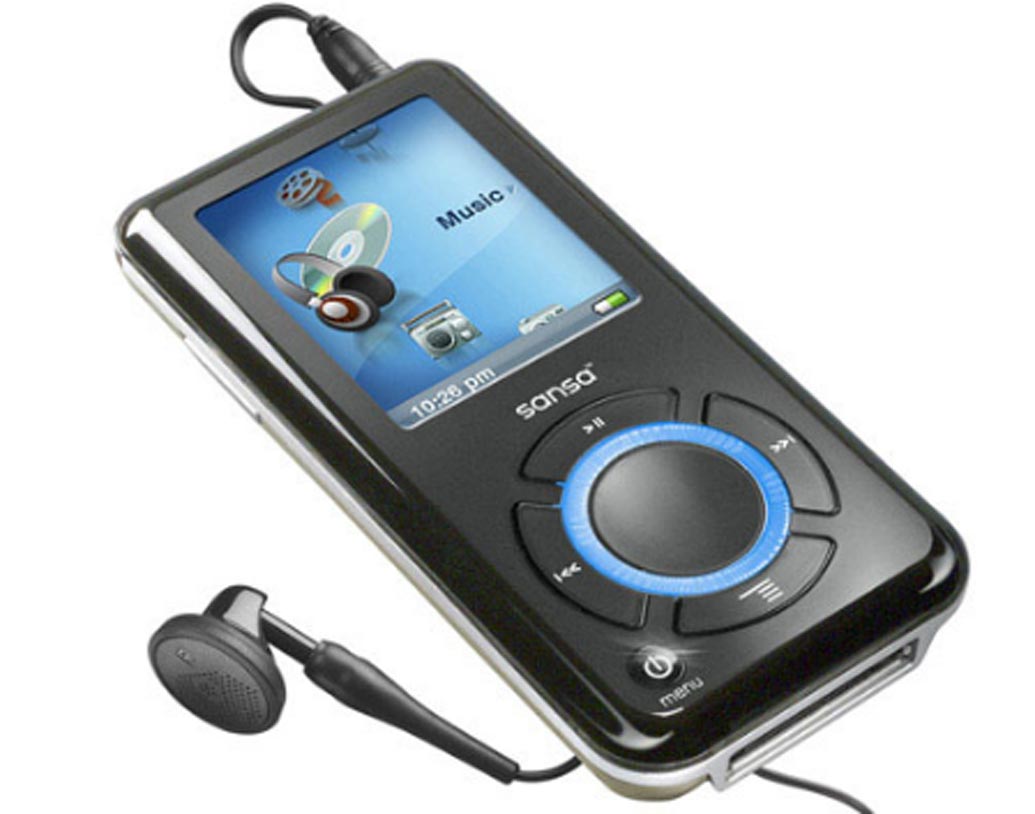 আইপড/মিউজিক প্লেয়ার: একই ভাবে ইন্টারনেটের মাধ্যমে নিজের পছন্দমতো গান ডাউনলোড করে ফোনের মেমরি কার্ডে গান জমিয়ে রাখতে পারেন ব্যবহারকারীরা।