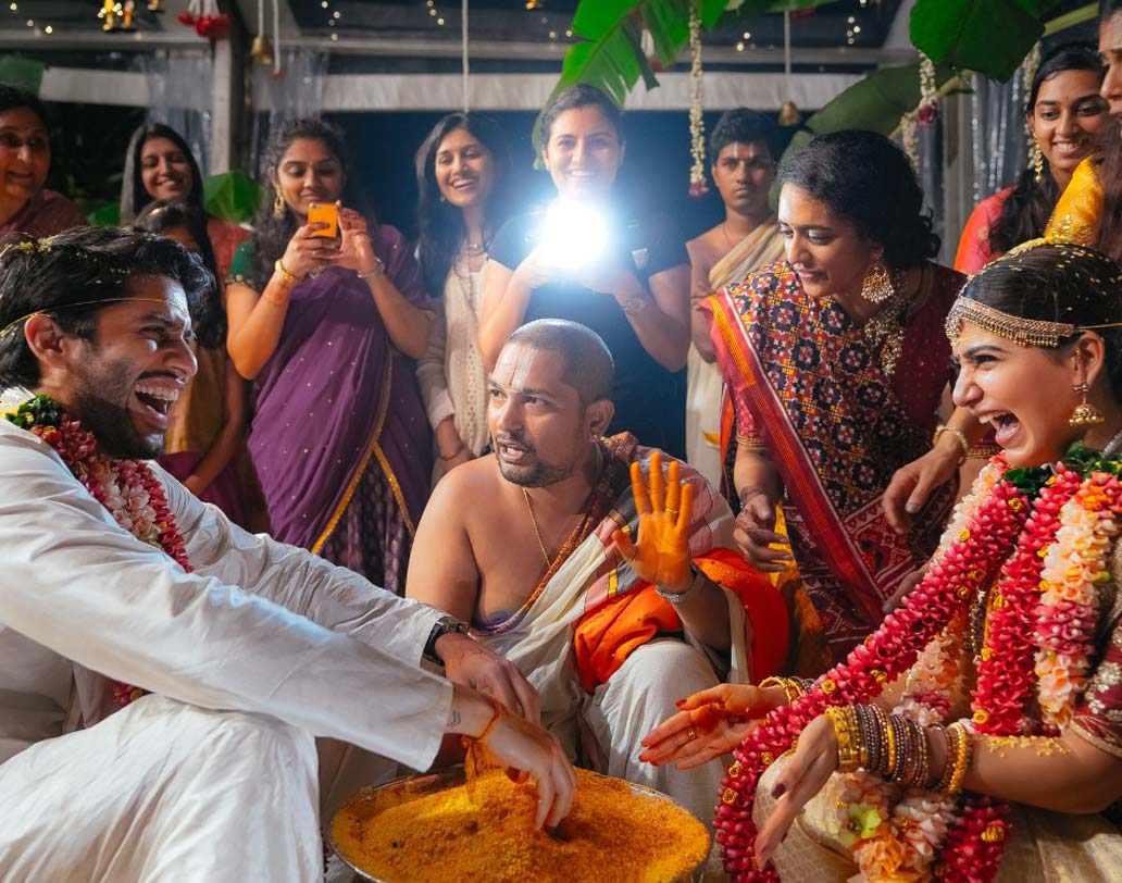 বিয়েতে উপস্থিত ছিলেন কাছের বন্ধু এবং দুই পরিবারের সদস্যরা। বিয়ের আসরে হাসি-ঠাট্টাও কম হয়নি।