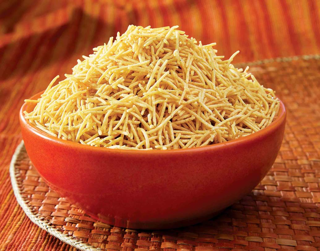 ব্র্যান্ডেড নয় এমন নিমকির জিএসটি’র কর ১২ শতাংশ থেকে কমে ৫ শতাংশ হল।