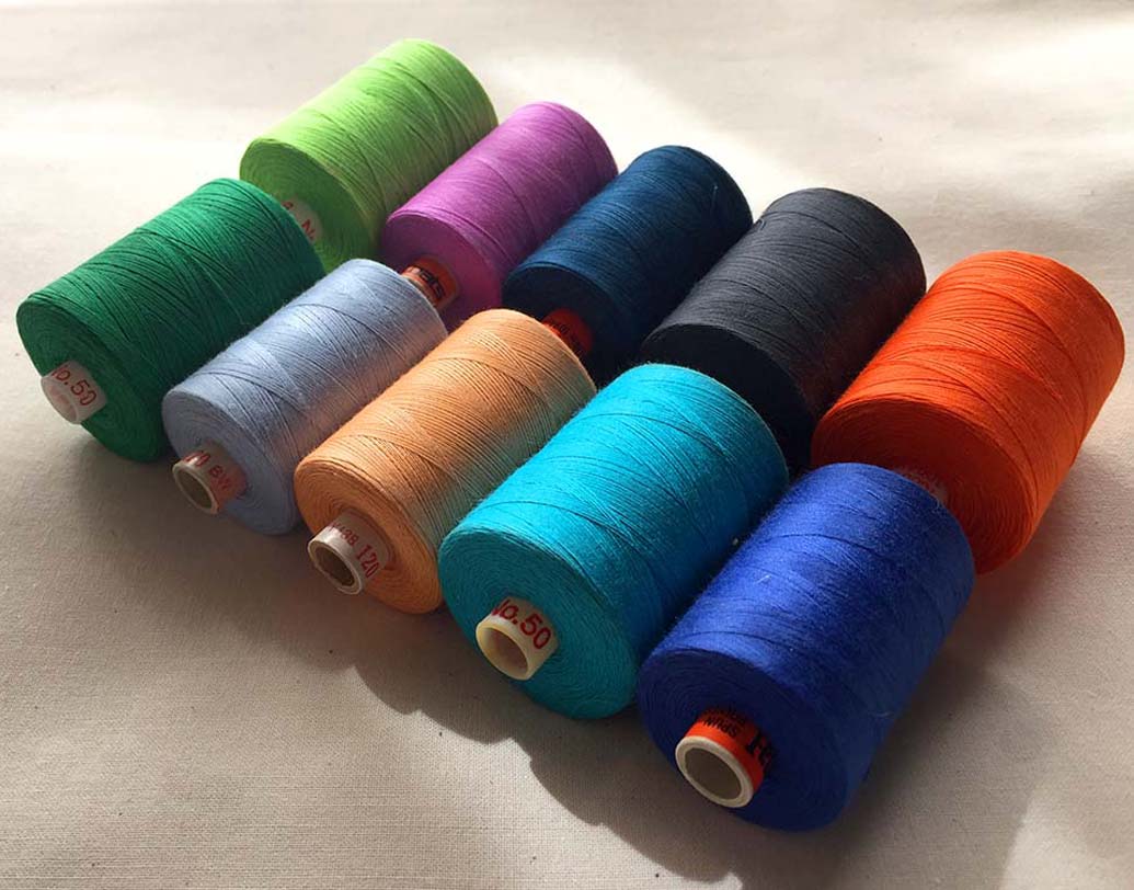 কাপড় সেলাইয়ের সুতোর জিএসটি কর ১৮ শতাংশ থেকে কমে ১২ শতাংশ হল।