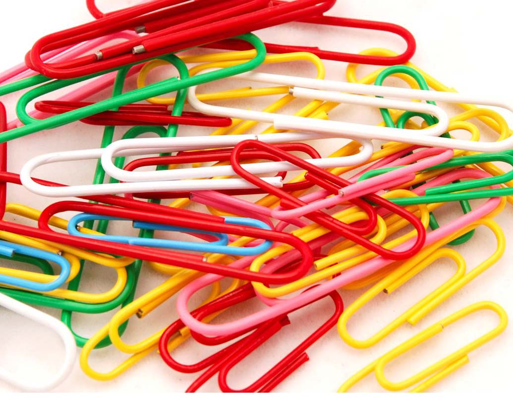 চিঠিপত্রের ক্লিপ, পেপার ক্লিপ-সহ বেশ কিছু অফিস সামগ্রীর জিএসটি কর ২৮ শতাংশ থেকে কমে ১৮ শতাংশ হল।