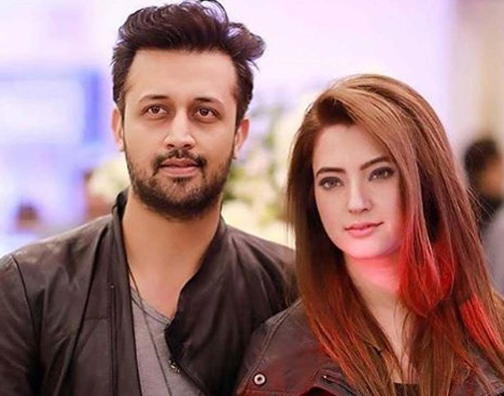 সারা ভারওয়ানা। বিখ্যাত গায়ক আতিফ আসলামের বেগম। আতিফের সঙ্গে নিকাহ হওয়ার পর থেকে সারার নিজস্ব ভক্তকূল তৈরি হয়েছে। সারা বলিউডে এলে কেমন হয় বলুন তো?