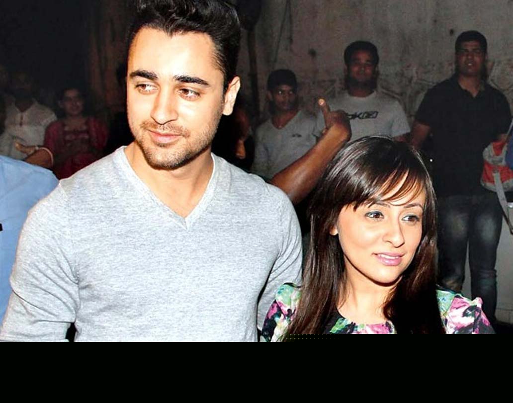 ইমরান খানের স্ত্রী অবন্তিকা মালিক। বেশ কয়েকটি বলিউড ছবিতে ক্যামিও করেছেন অবন্তিকা। তবে পুরোপুরি লিড রোলে এখনও দেখা যায়নি।