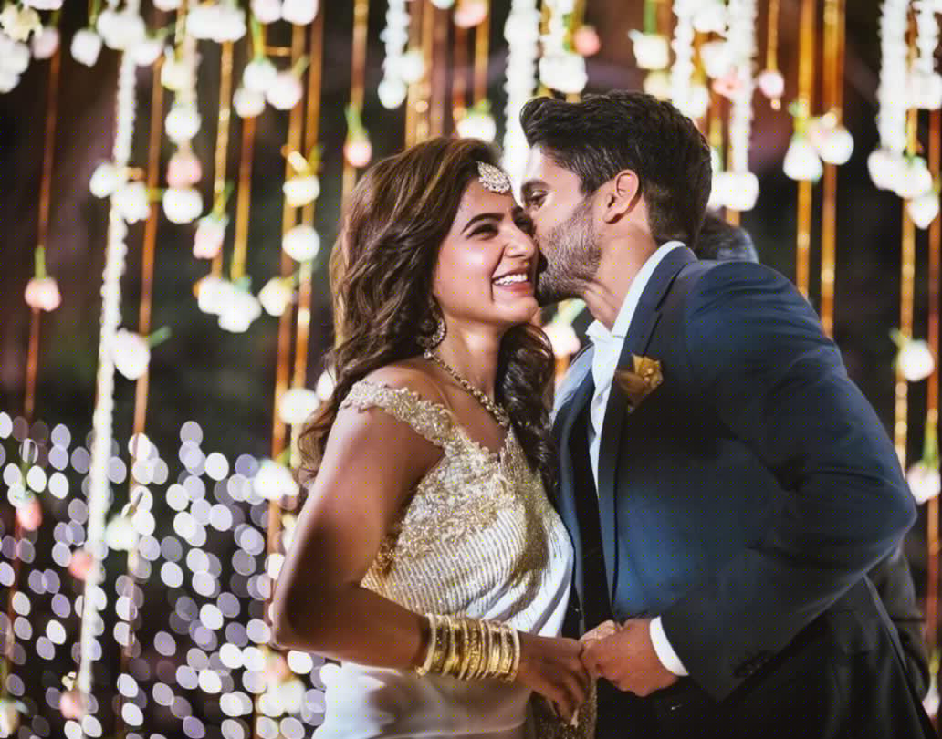 সাদা ওয়েডিং গাউন এবং কালো শুটে সেজেছিলেন নবদম্পতি।