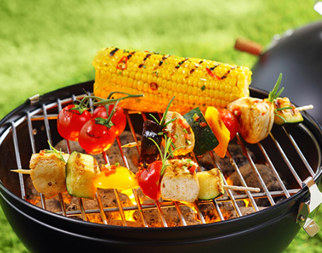 গ্রিলিং: অনেকেই গ্রিলিংকে স্বাস্থ্যকর মনে করেন। তবে সবটাই নির্ভর করছে কী গ্রিল করা হচ্ছে তার উপর। রেড মিট গ্রিল করে খাওয়া উচিত নয়। হেটারোসাইক্লিক অ্যামিনস উৎপন্ন হয়। এই উপাদানটি থেকেও ক্যানসার হতে পারে।