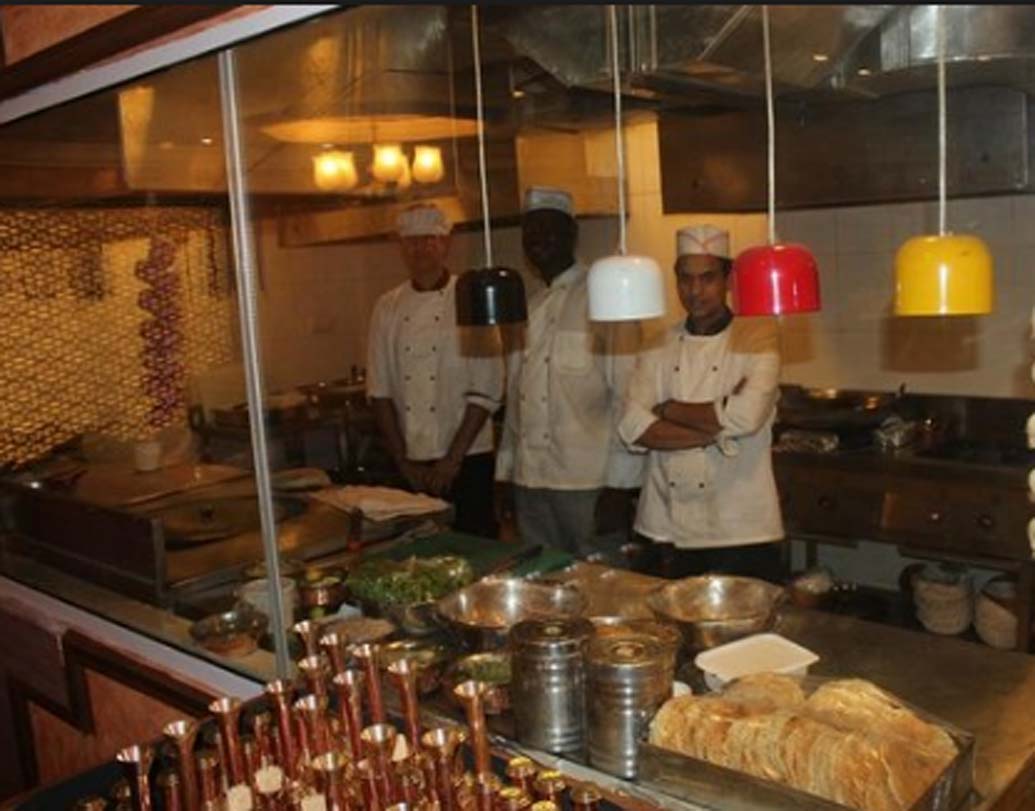 আর দেরি নয়। রেস্তোরাঁ কর্তৃপক্ষ জানিয়েছেন, অক্টোবর ১৫ অবধি দেখা মিলবে এই থালির। লাঞ্চ এর জন্য মাথাপিছু ৬৯৯ টাকা এবং ডিনারের জন্য ৯৯৯ টাকা দিতে হবে। সঙ্গে অবশ্যই ট্যাক্স।