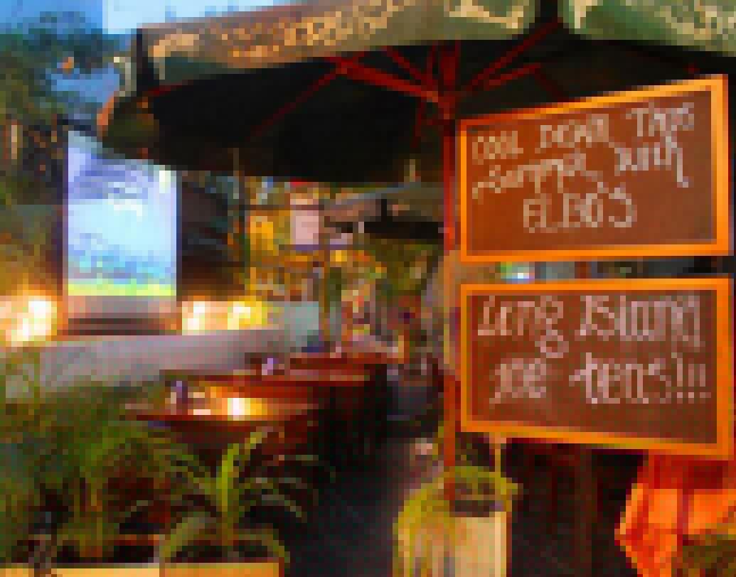 দ্য এলবো রুম: একটা সময়ে বলিউডে বেশ কিছু হিট ছবি করেছেন তিনি। তিনি চাঙ্কি পাণ্ডে। তাঁর সমসাময়িক সহঅভিনেতাদের মধ্যে চাঙ্কিই প্রথম নিজের রেস্তোঁরা খোলেন। প্রত্যেক মঙ্গলবার তাঁর দ্য এলবো রুম-এ কাস্টমারদের জন্য আকর্ষণীয় অফারও থাকে। সে তালিকায় লাইভ বিবিকিউ অবধি হাজির থাকে। তবে এই রেস্তোঁরা বিখ্যাত ‘ওকোনমিয়াকি’র জন্য। জাপানিজ এই প্যানকেক-এ চিকেন থেকে সামুদ্রিক প্রাণী অবধি প্রায় সব কিছুই থাকে।