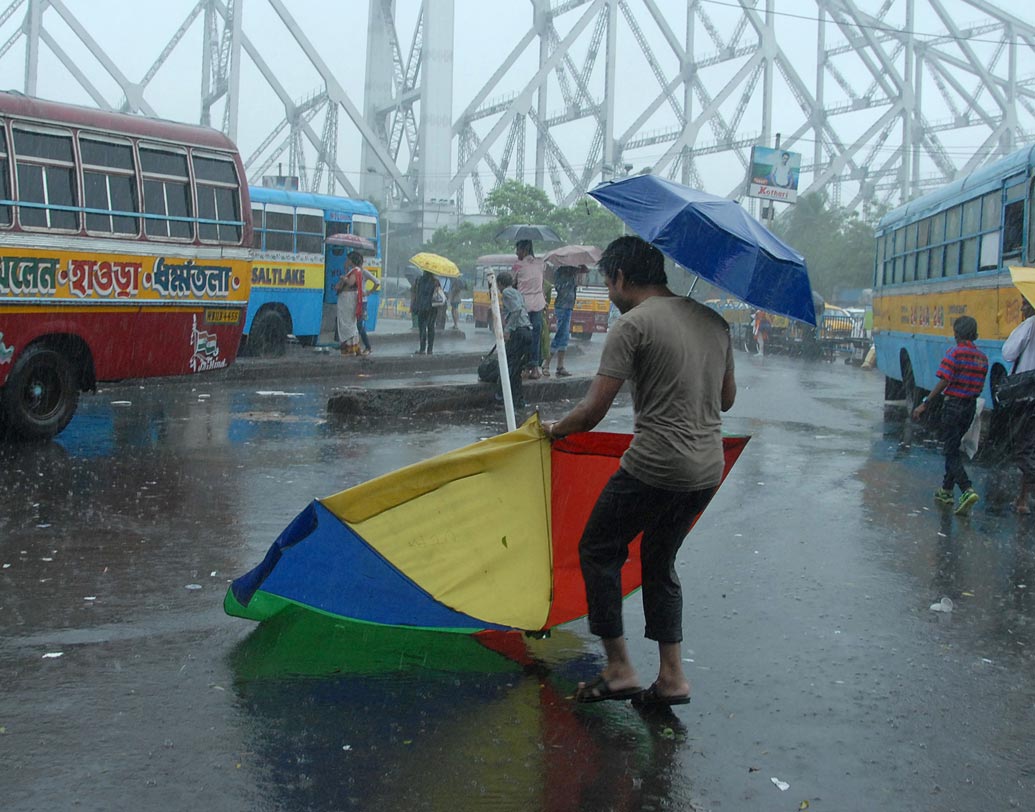 হাওড়া স্টেশন।