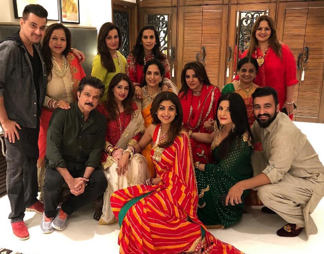 সুনীতাদের বাড়িতেই গিয়েছিলেন শ্রীদেবী, শিল্পা শেট্টি, নীলম, রবিনা ট্যান্ডনরা। ছিলেন অন্য আত্মীয় ও বন্ধুরাও।