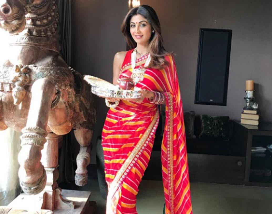 শিল্পার করবা চৌথের বিশেষ সাজ। লাল শাড়ি বরাবরই তাঁর পছন্দের বলে জানিয়েছেন নায়িকা।