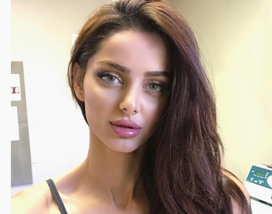 ২৭ বছর বসয়ী এই মডেল তাঁর অসাধারণ রূপের জন্য ইতিমধ্যেই জনপ্রিয় হয়েছেন।