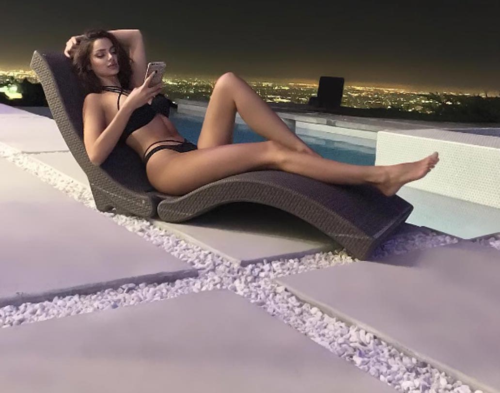 গ্ল্যামার দুনিয়ার এই সুন্দরী অনায়াসেই কিন্তু বলিউড ডিভাদের চ্যালেঞ্জ করতে পারেন।