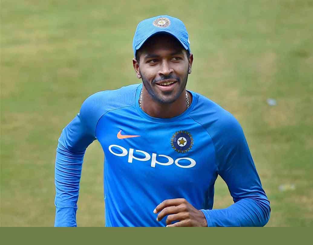 হার্দিক পাণ্ড্য: এই মুহূর্তে ভারতীয় দলের অন্যতম সেরা অলরাউন্ডার হার্দিক। ব্যাট ও বল হাতে বহু বার নিজের অবদান রেখেছেন এই তরুণ ক্রিকেটার।