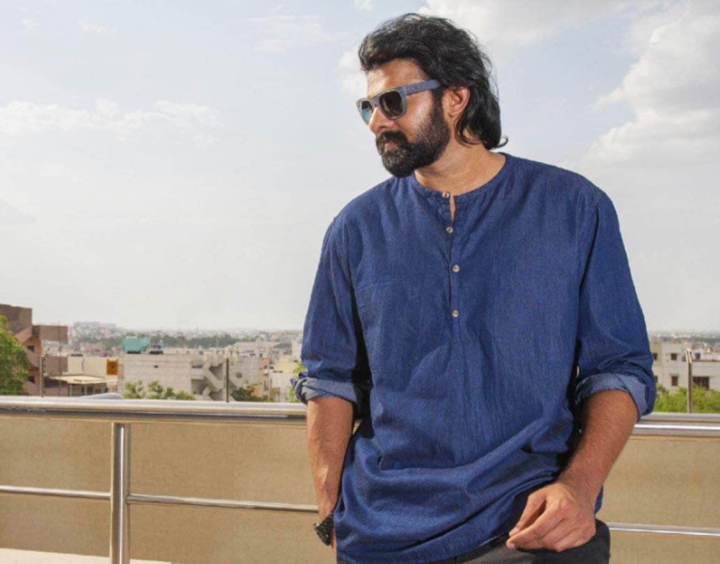 একটি বা দু’টি নয়, একসঙ্গে তিনটি ভাষায় মুক্তি পাবে ‘সাহো’। তামিল, তেলুগুর সঙ্গে হিন্দিতেও দেখা যাবে ‘সাহো’।