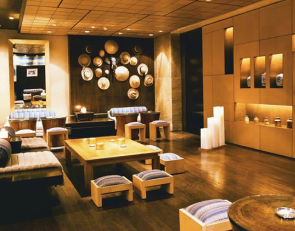 এখন বলুন তো দেখি প্রাসাদোপম এই বাংলোর মোট দাম কত? ২২৩০ কোটি মার্কিন ডলার (ভারতীয় টাকায় ১ লক্ষ, ৪৪ হাজার, ৫৮ কোটি টাকা)।