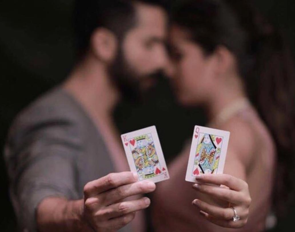 কয়েক দিন আগেই শাহিদ মীরার সঙ্গে এই ছবিটি পোস্ট করেছিলেন। ক্যাপশনে লিখেছিলেন, ‘আমার হৃদয়ে রাজরানি’।