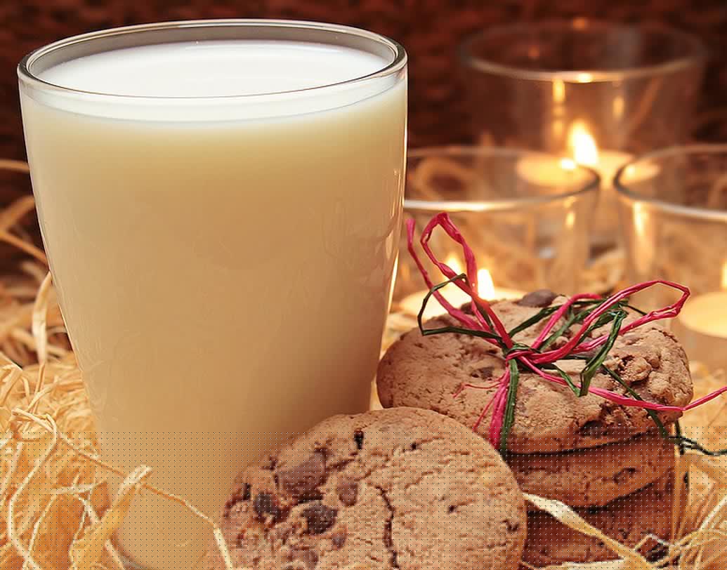 ওহিও বিশ্ববিদ্যালয়ের গবেষকেরা জানাচ্ছেন, পাস্তরাইজেশন পদ্ধতিতে দুধ জীবানুমুক্ত করতে গিয়ে উচ্চ তাপমাত্রায় ফোটানো হয়, ফলে দুধের পুষ্টিগুণ নষ্ট হয়। তাই বর্তমানে, এই পদ্ধতিতে দুধ একটি নির্দিষ্ট তাপমাত্রায় ফোটানো হয় এবং ধীরে ধীরে সেটাকে ঠান্ডা হতে দেওয়া হয়। তাই গবেষকদের মত, প্যাকেট দুধ দোকান থেকে কিনে এনে কিছু সময় হলেও সেটাকে ফোটান। যদি কোনও জীবাণু থেকেও থাকে, ফোটালে সেই সম্ভাবনা দূর হবে।