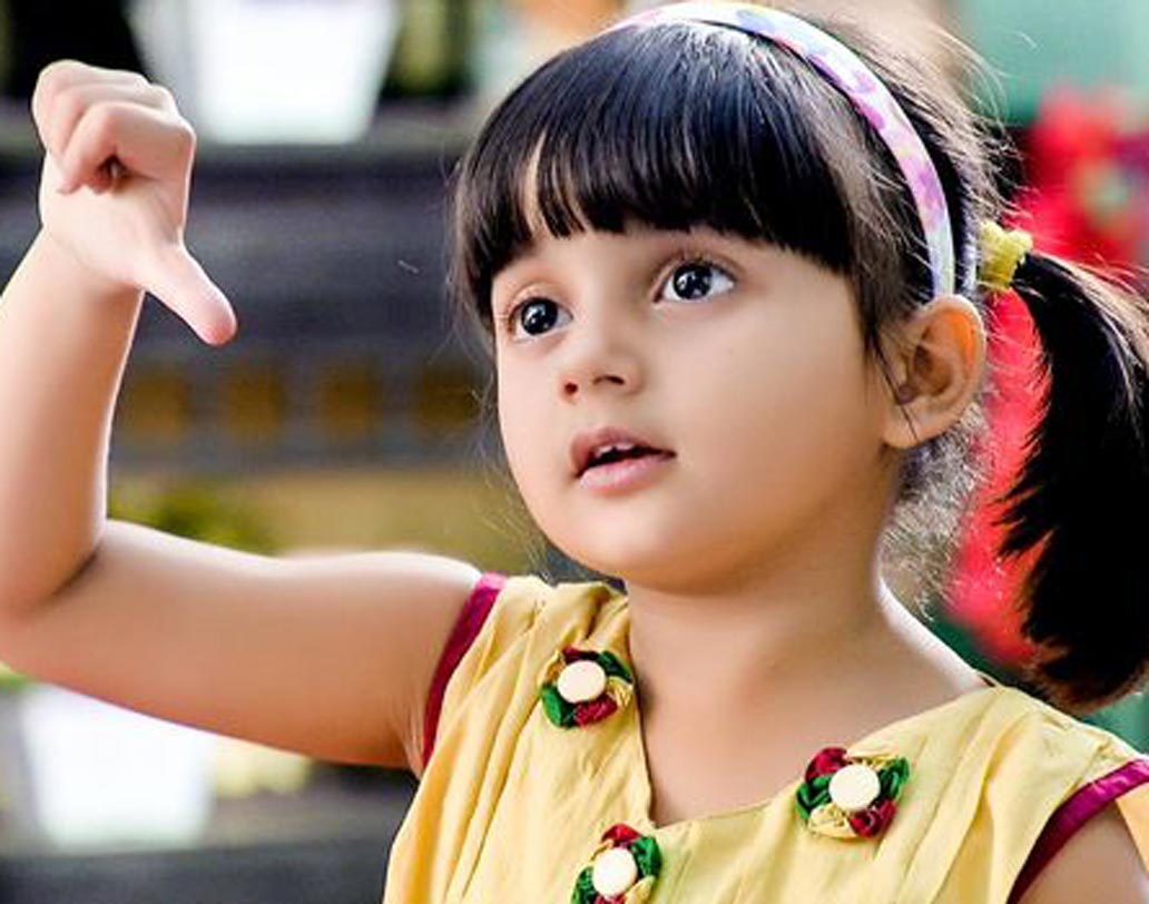 স্টার জলসার জনপ্রিয় ধারাবাহিক ‘রাখিবন্ধন’। সিরিয়ালে ‘রাখি’র চরিত্রে অভিনয় করে যে ছোট্ট মেয়েটি তার আসল নাম তৃপ্তিকা চক্রবর্তী।