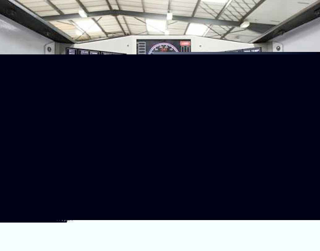 বিমানের ককপিটের মতোই গাড়িটির ইন্টেরিয়র ডেকরেশন।