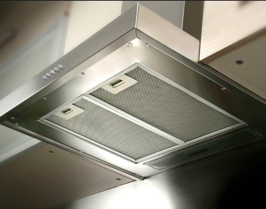 সুস্থ থাকতে ঘরের ভিতরের পরিবেশকে আগে তরতাজা রাখুন। চিকিৎসকেরা জানাচ্ছেন, রান্নাঘরে চিমনি থাকা খুবই জরুরি। বাথরুমেও পারলে এক্সজস্ট ফ্যান লাগিয়ে নিন।