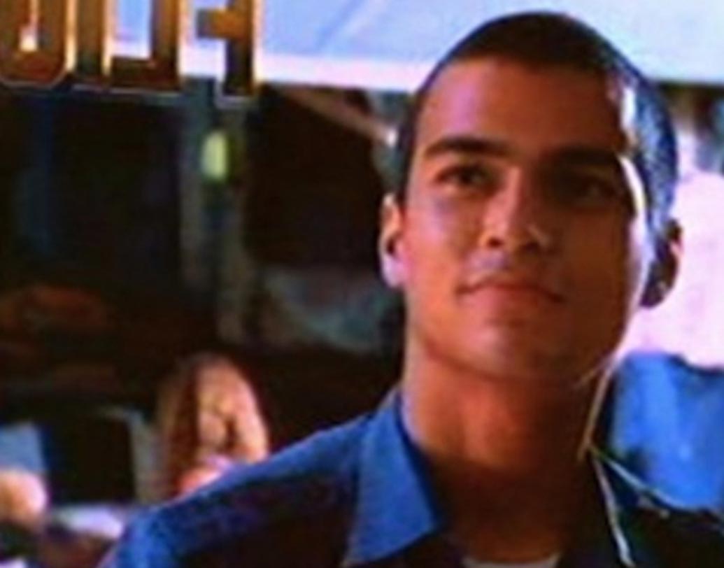 ছবির নাম ‘ফান বার কারাওকে’। এ বারের উৎসবে শুরুতেই একটি থাইল্যান্ডের ছবি। পরিচালক পেন এক-এর প্রথম ছবি। আর প্রথম ছবি সব সময়ই স্পেশাল। সন্ধে ৬-৪৫-এ শিশির মঞ্চে দেখা যাবে এই ছবি।