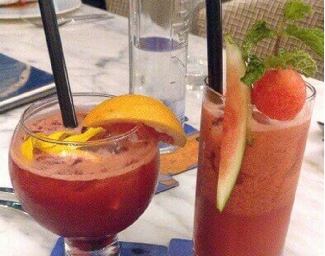 এখনও অ্যালকহল পরিবেশনের লাইসেন্স পায়নি বিরাটের নুয়েভা। কিন্তু অ্যালকোহল পরিবেশন না করলেও বিভিন্ন ধরনের দুর্দান্ত মকটেল পাওয়া যায় এই রেঁস্তোরায়। পানীয় নিঃসন্দেহে এই রেঁস্তোরার বড় আকর্ষণ।