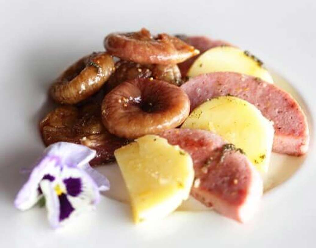 প্রধানত লাতিন আমেরিকার খাবারের জন্যই বিখ্যাত বিরাটের এই রেঁস্তোরা। এর পাশাপাশি স্প্যানিশ, ইতালিয়ান, পর্তুগিজ, জাপানি এবং ফরাসি খানাও পরিবেশন করে নুয়েভা।