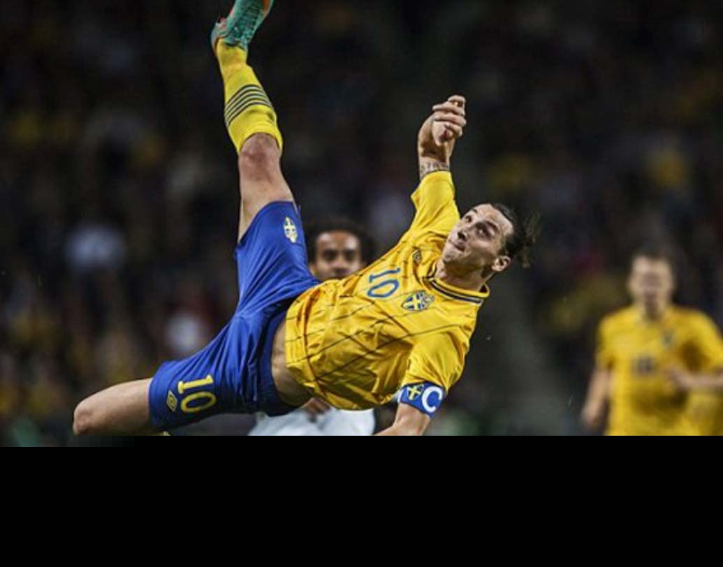 বিশ্ব ফুটবলের অন্যতম সেরা গোল এটি।  ইংল্যান্ডের বিপক্ষে ২৭ গজ দূর থেকে বাইসাইকেল কিকে গোলটি করেছিলেন ইব্রাহিমোভিচ।